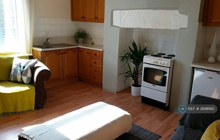 3 Bedroom Terraced House To Rent In Blackhouse Road, Huddersfield, HD2