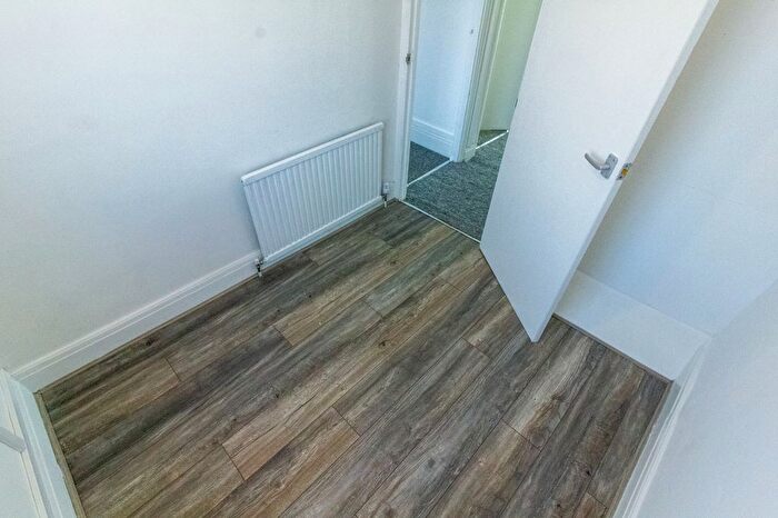 3 Bedroom Terraced House To Rent In Baxter Road, London, N18