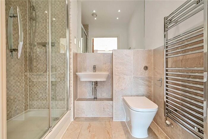 2 Bedroom Apartment To Rent In Victoria Bridge Road, Bath, Somerset, BA2