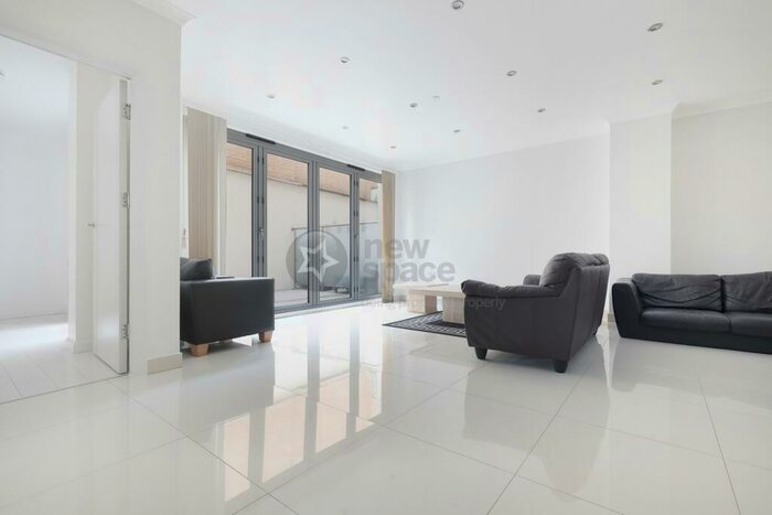 2 Bedroom Apartment To Rent In Westside Court, Southgate Road, London, N1