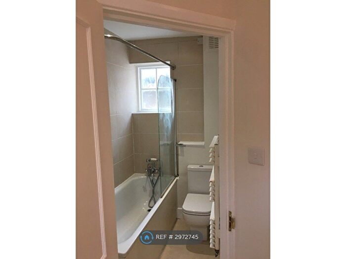 2 Bedroom Flat To Rent In Thornton Avenue, London, SW2