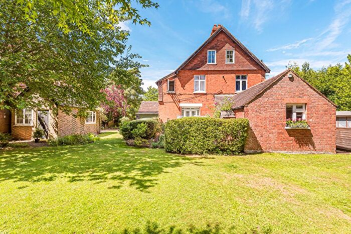 2 Bedroom Flat For Sale In Dartford Road, Sevenoaks, Kent, TN13