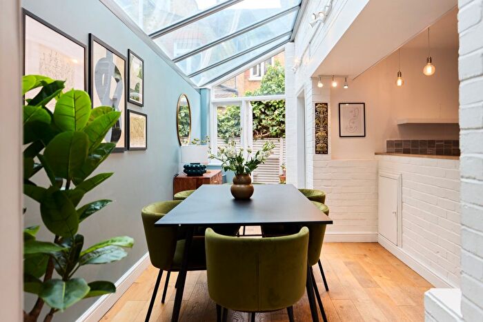 2 Bedroom Terraced House To Rent In Bishops Road, Fulham, SW6