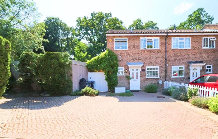 3 Bedroom End Terrace House For Sale In Darley Close, Shirley, CR0