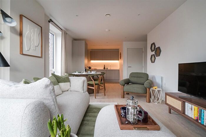3 Bedroom Flat For Sale In Eliza Yard, Ancoats, M4