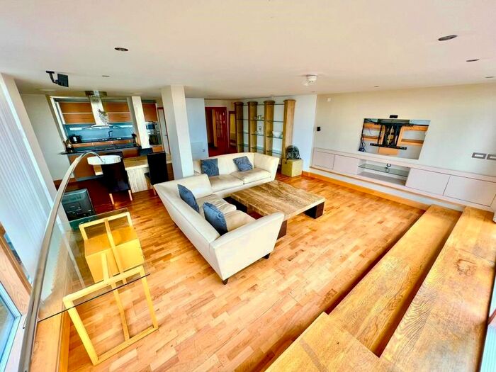 2 Bedroom Property To Rent In Hatfields, London, SE1