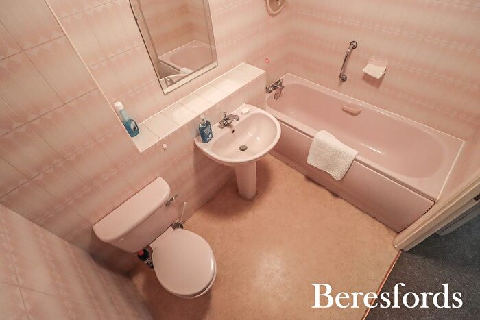 1 Bedroom Flat To Rent In Huskards, Waldegrave Gardens, RM14