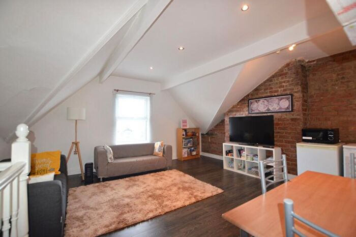1 Bedroom Flat To Rent In Inglewood Terrace, Leeds, LS6