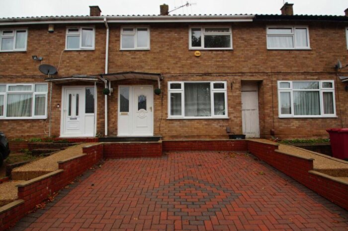 2 Bedroom House To Rent In Pemberton Road, Slough, SL2