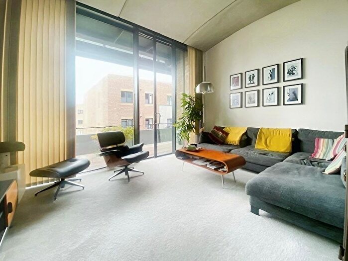 2 Bedroom Flat For Sale In Woodfield Road, Altrincham, Greater Manchester, WA14