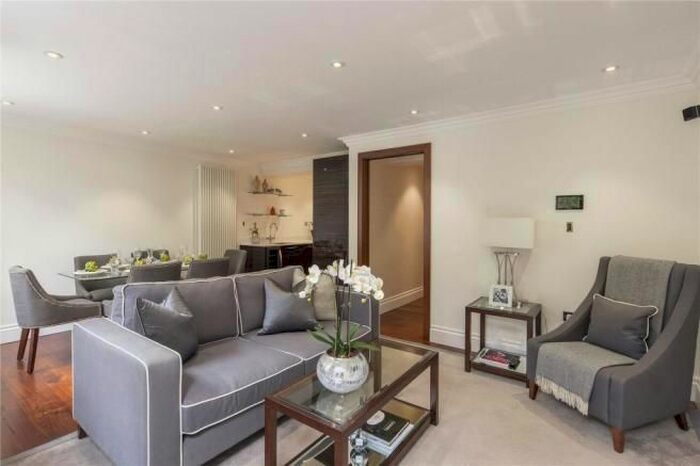3 Bedroom Flat To Rent In Kensington Gardens Square, Bayswater, W2