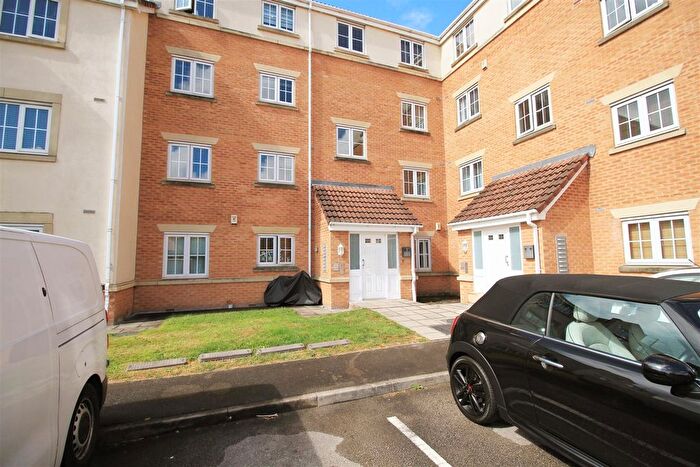 2 Bedroom Flat For Sale In Carrfield, Hyde, SK14