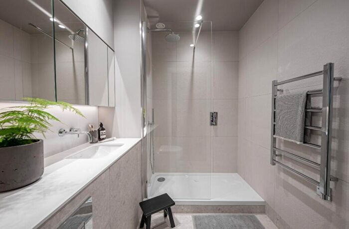 1 Bedroom Apartment To Rent In Addington Street, Manchester, Greater Manchester, M4
