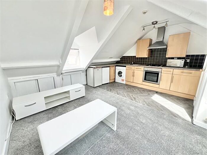 2 Bedroom Flat To Rent In Westbury Street, Swansea, SA1