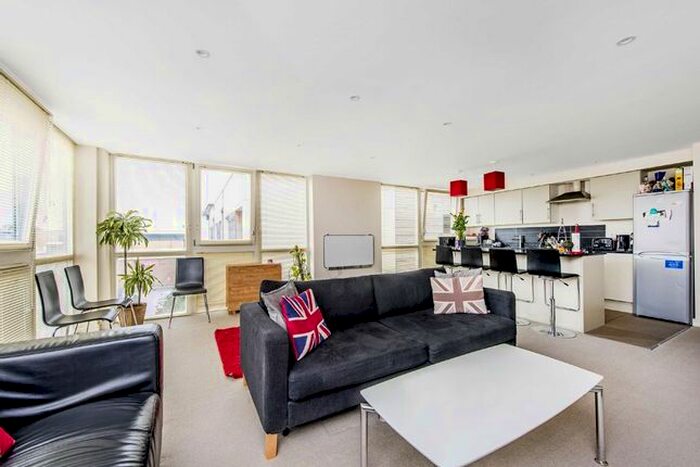 3 Bedroom Flat To Rent In Orchard Road, Richmond, TW9