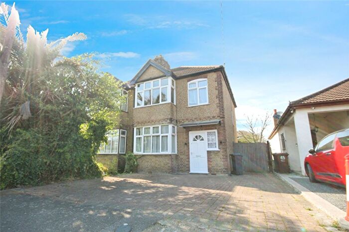 3 Bedroom Semi-Detached House To Rent In South Street, Rainham, RM13