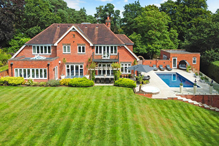 6 Bedroom Detached House For Sale In Parklands Close, Farnham, GU9