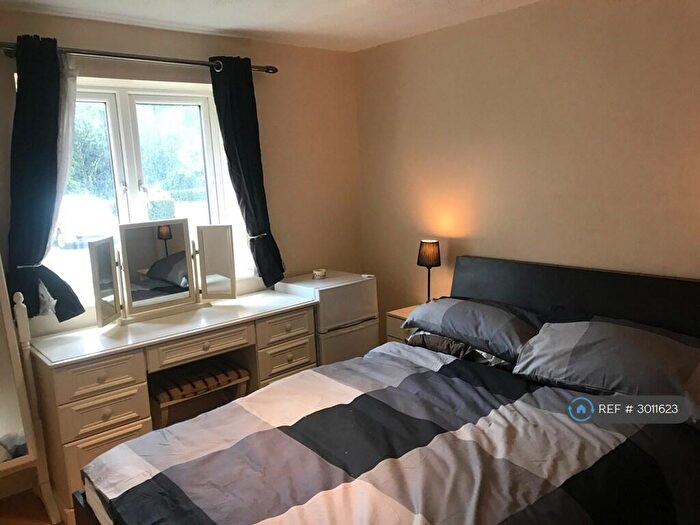 3 Bedroom Flat To Rent In Vicars Bridge Close, Wembley, HA0