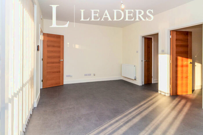 2 Bedroom Flat To Rent In Lakeside, Aylesbury, HP19