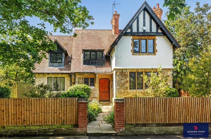 4 Bedroom Detached House For Sale In Southcott Village, Leighton Buzzard, Bedfordshire, LU7