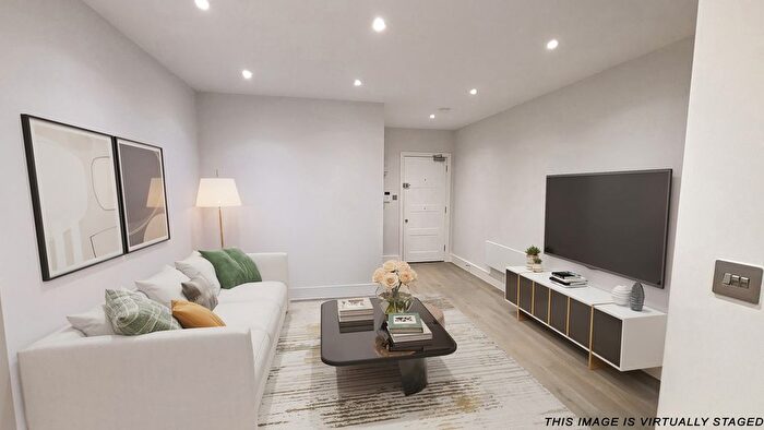 1 Bedroom Flat For Sale In Catteshall Lane, Godalming, GU7