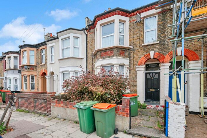 1 Bedroom Flat For Sale In Liddington Road, London, E15