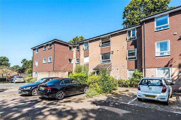 1 Bedroom Flat For Sale In Wellingtonia House, Church Road, Addlestone, Surrey, KT15