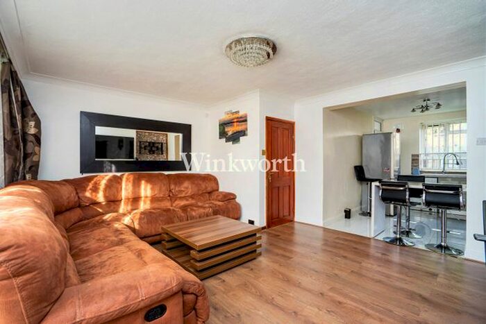 3 Bedroom Flat To Rent In Cornwall Road, London, N15