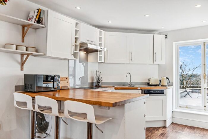 3 Bedroom Maisonette To Rent In Hill Rise, Richmond, TW10