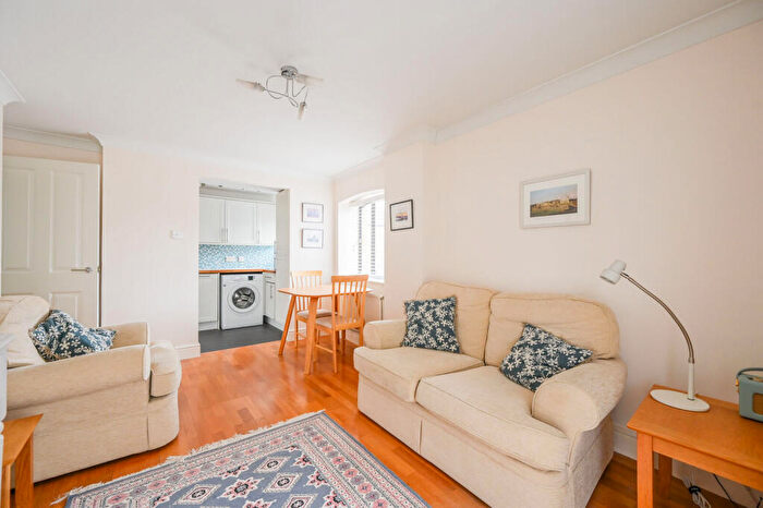 1 Bedroom Flat For Sale In Burrells Wharf Square, Docklands, London, E14