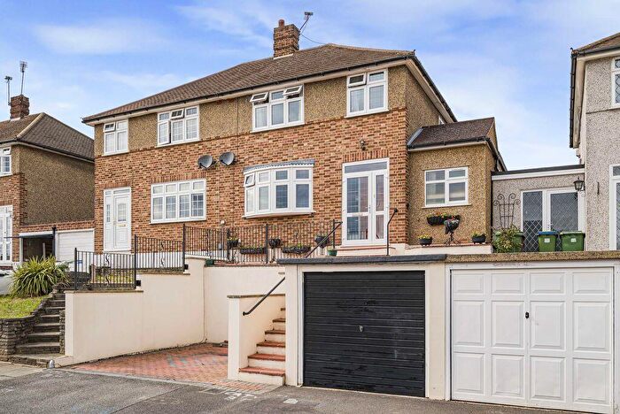 3 Bedroom Semi Detached House For Sale In South View Close, Bexley, DA5