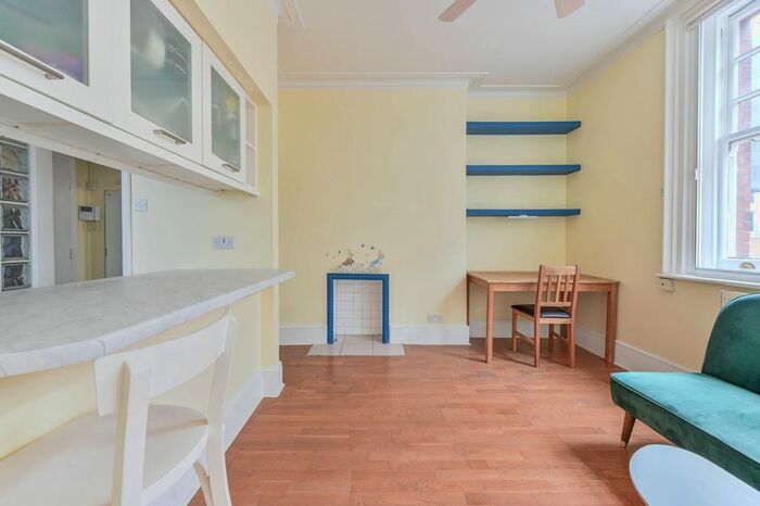 1 Bedroom Flat To Rent In Vauxhall Bridge Road, Westminster, London, SW1V