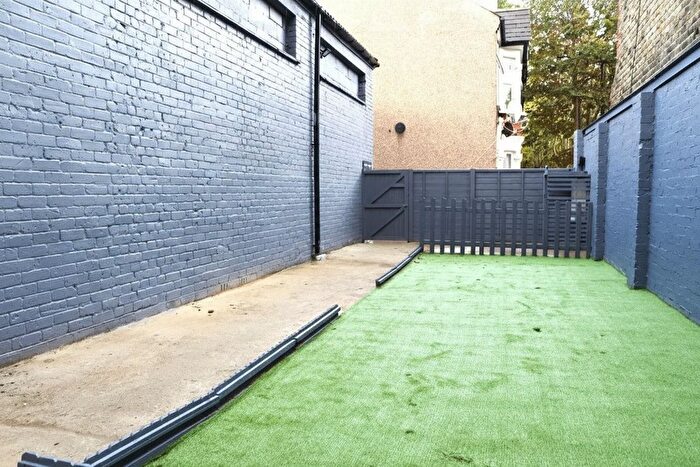 3 Bedroom Flat To Rent In Crofton Road, London, E13