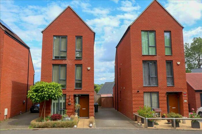 4 Bedroom Detached House To Rent In Keats Way, CR5