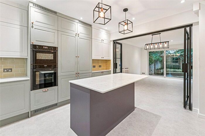 5 Bedroom Terraced House To Rent In King George Square, Richmond, TW10