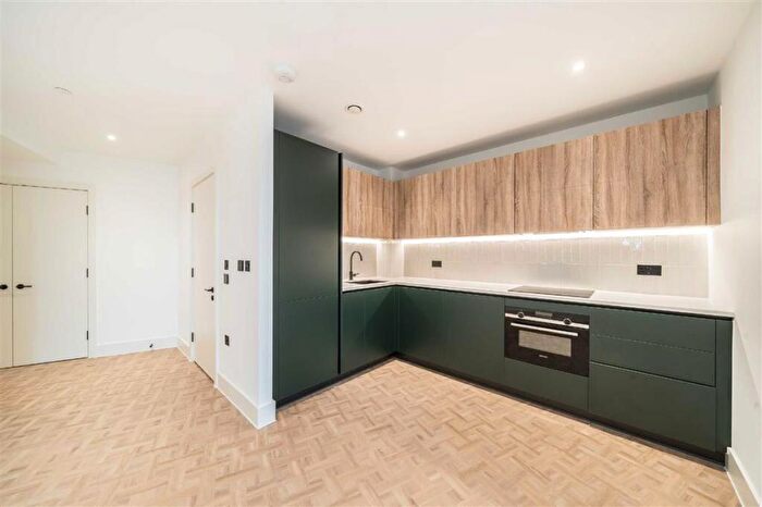 1 Bedroom Flat To Rent In Monarch Square, London, SW11