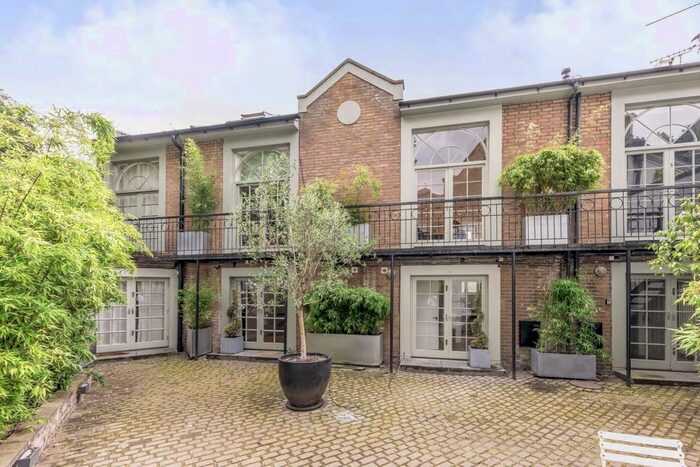 2 Bedroom Property To Rent In Trinity Mews, London, W10