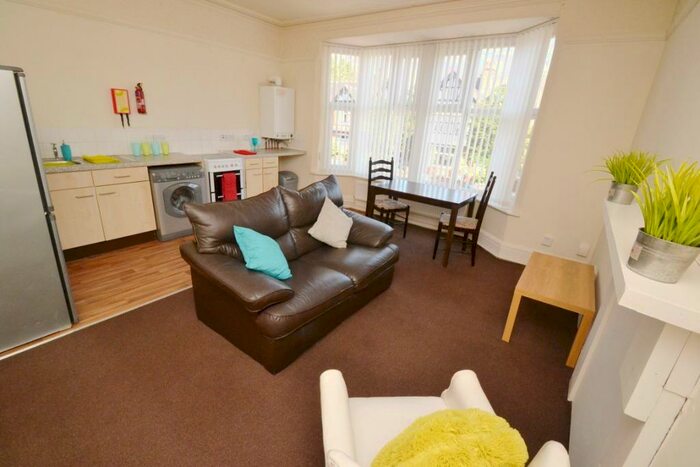 2 Bedroom Flat To Rent In Musters Road, West Bridgford, NG2