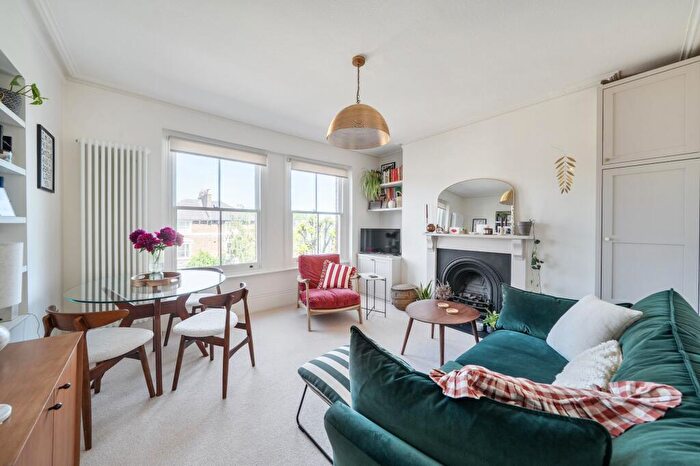 1 Bedroom Flat For Sale In Thane Villas, Walton House Thane Villas, N7
