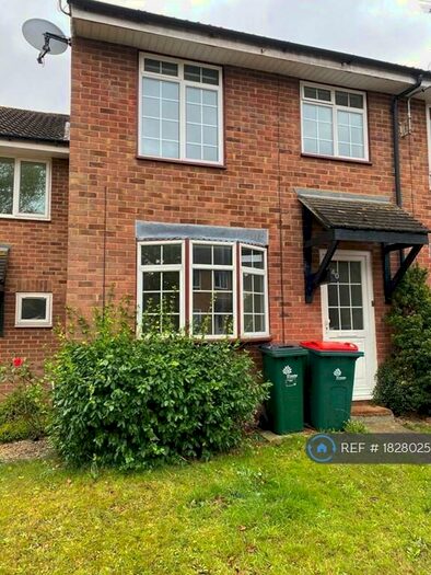 3 Bedroom End Of Terrace House To Rent In Payne Close, Crawley, RH10