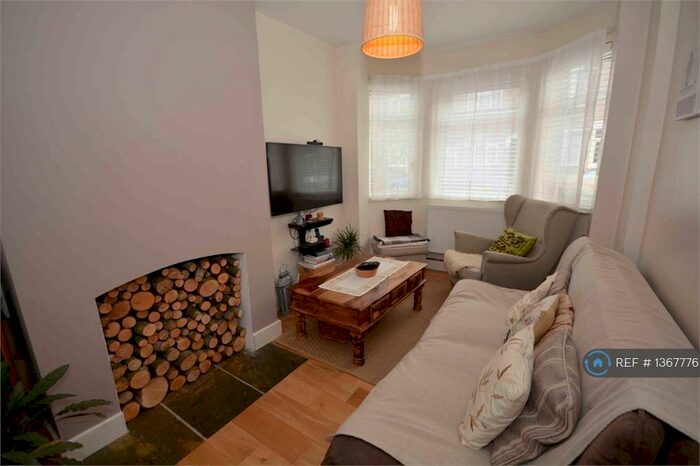 3 Bedroom Terraced House To Rent In Graham Road, Rugby, CV21