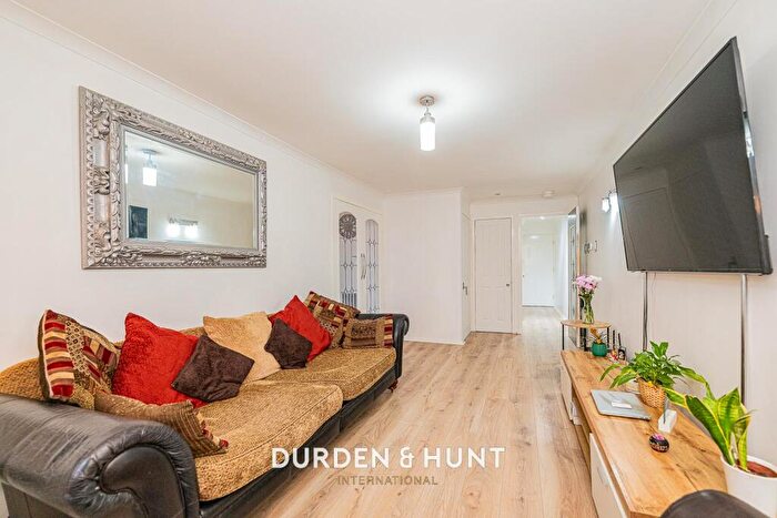 1 Bedroom Apartment For Sale In Ireton Street, Bow, E3
