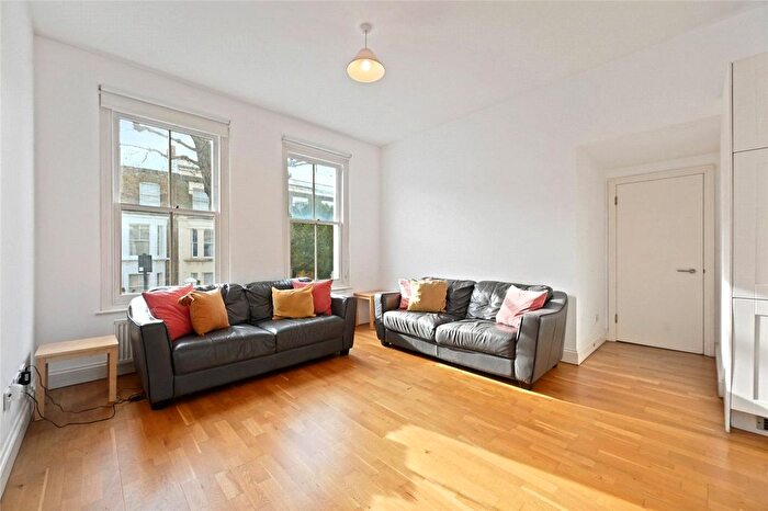 2 Bedroom Flat To Rent In Ellerslie Road, Shepherds Bush, London, W12
