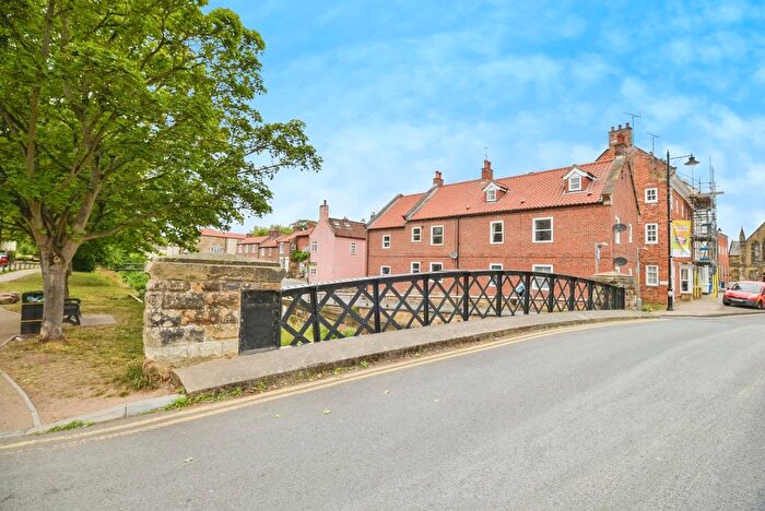 3 Bedroom Maisonette For Sale In Red House Court, Bridge Road, Stokesley, Middlesbrough, TS9