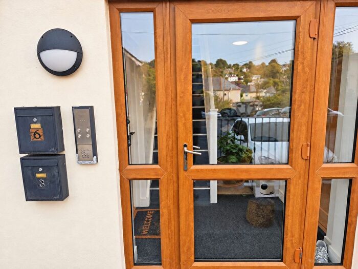 2 Bedroom Flat To Rent In Blowing House Hill, St. Austell, PL25