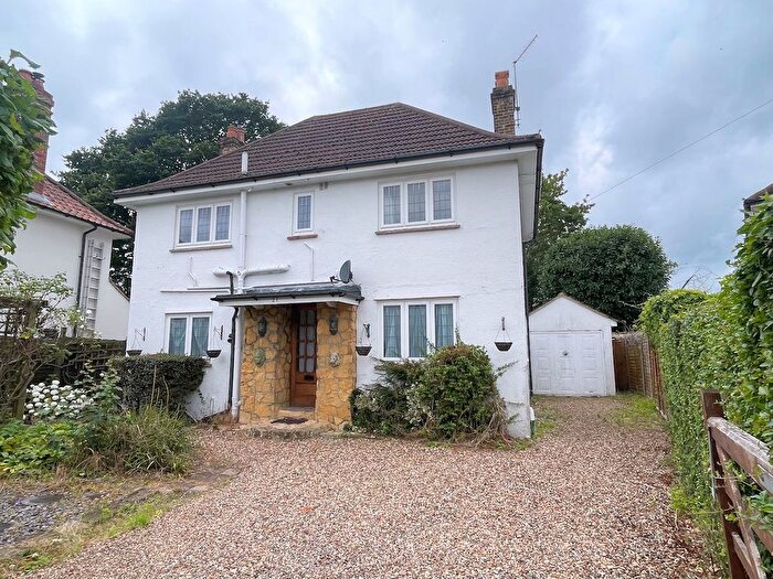 3 Bedroom Detached House To Rent In Rosebery Crescent, Woking, GU22