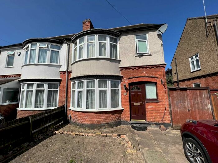 3 Bedroom Semi-Detached House To Rent In Wardown Crescent, Luton, LU2