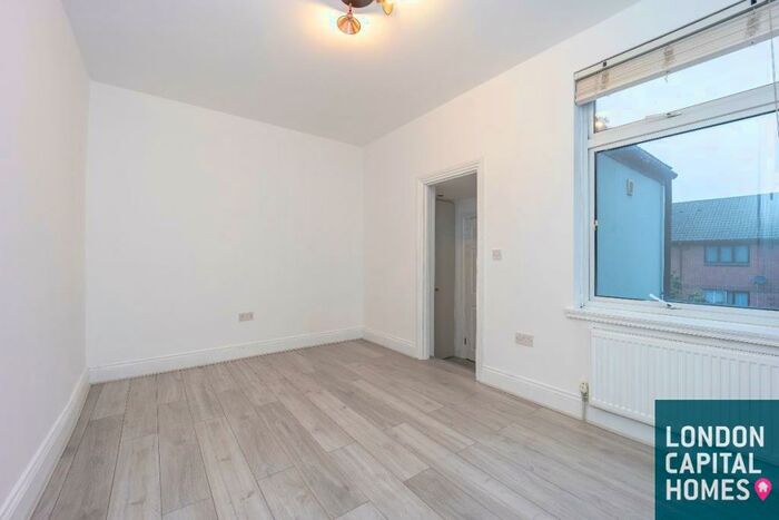 2 Bedroom Apartment To Rent In Stunning House At Boxley Street, London, E16