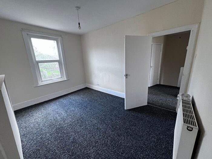 2 Bedroom Flat To Rent In Kenilworth Gardens, Ilford, IG3