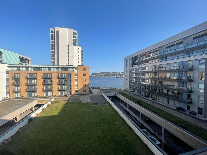 2 Bedroom Flat To Rent In Douglas House, Ferry Court, Cardiff, CF11